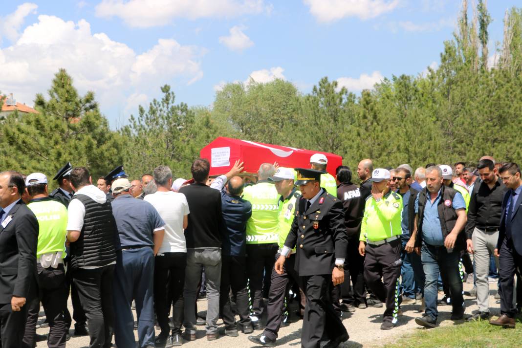 Şehit polis son yolcuğuna uğurlandı. Gözyaşları sel oldu 3